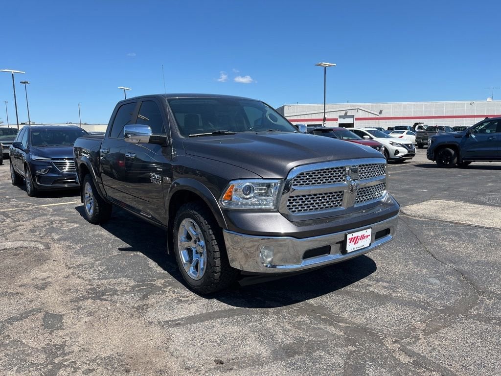 2017 RAM 1500 Laramie Crew Cab 4x4 5'7" Box