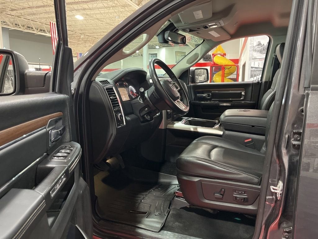 2017 RAM 1500 Laramie Crew Cab 4x4 5'7" Box