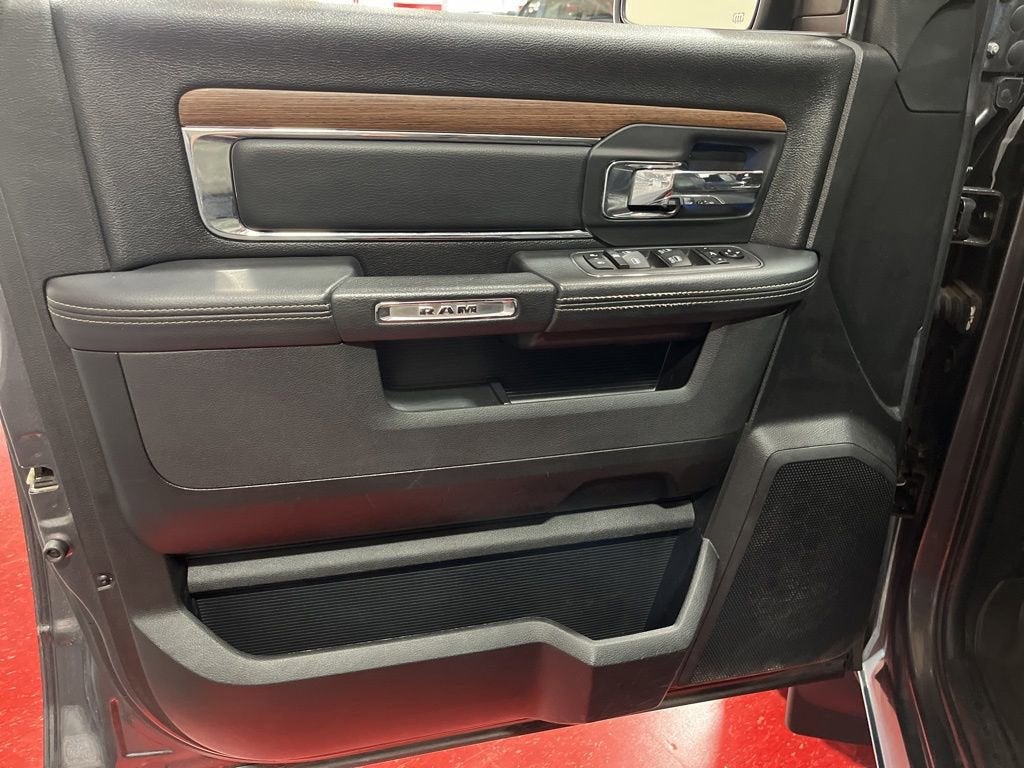 2017 RAM 1500 Laramie Crew Cab 4x4 5'7" Box