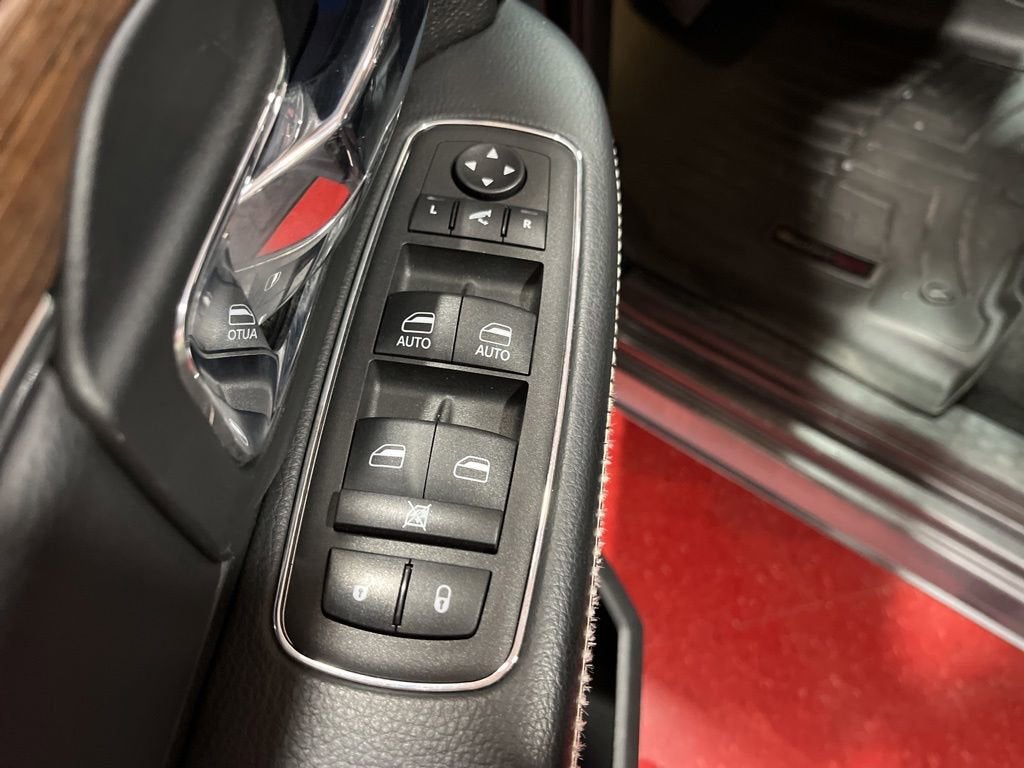 2017 RAM 1500 Laramie Crew Cab 4x4 5'7" Box