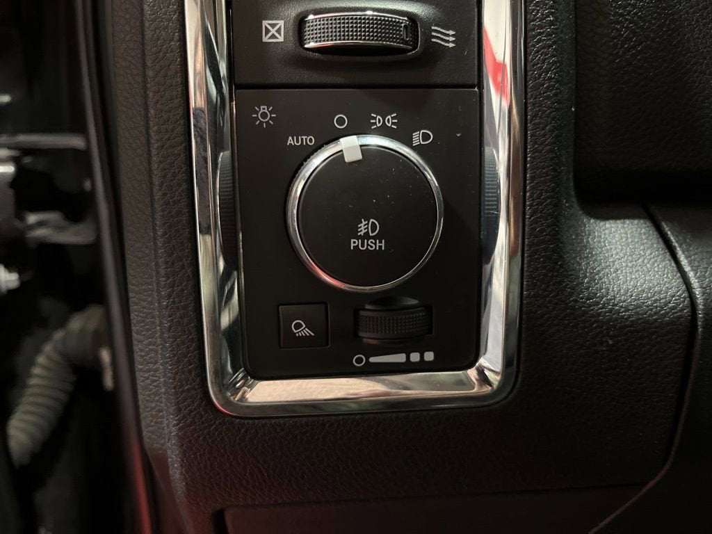 2017 RAM 1500 Laramie Crew Cab 4x4 5'7" Box