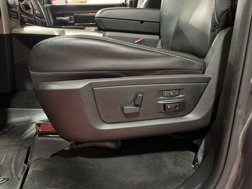 2017 RAM 1500 Laramie Crew Cab 4x4 5'7" Box