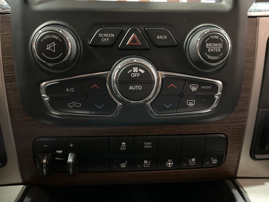 2017 RAM 1500 Laramie Crew Cab 4x4 5'7" Box