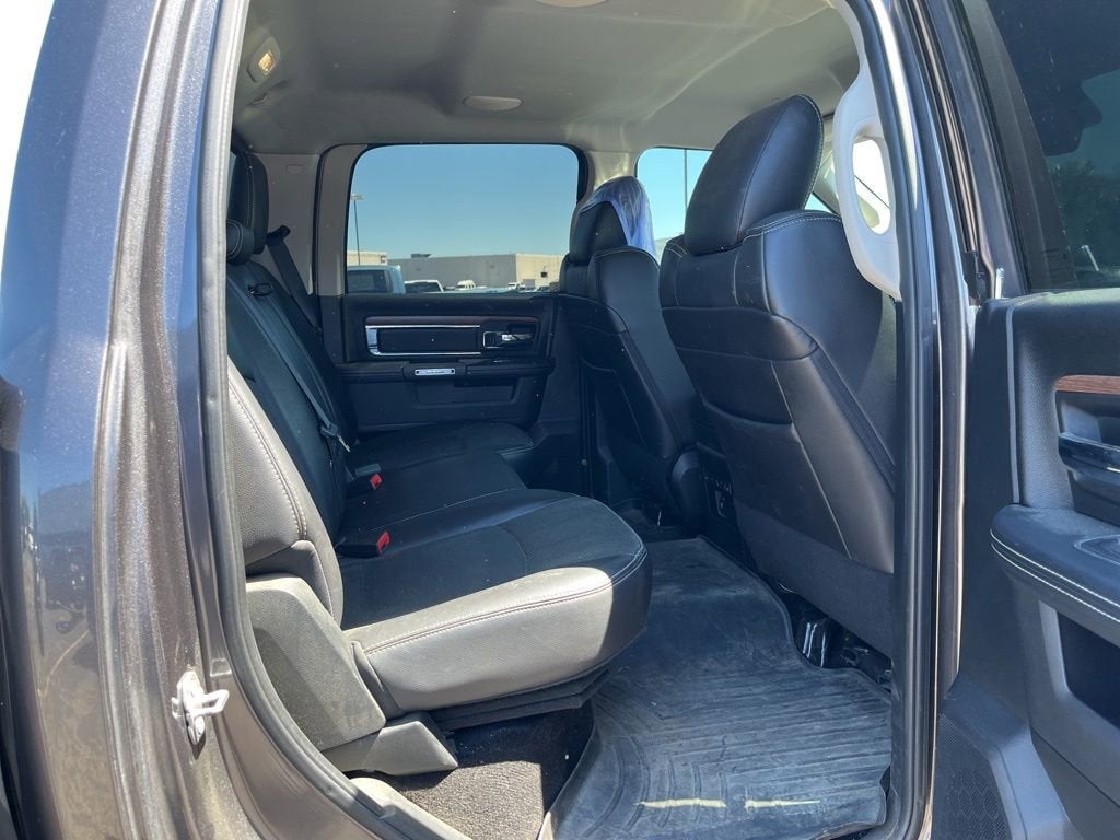 2017 RAM 1500 Laramie Crew Cab 4x4 5'7" Box