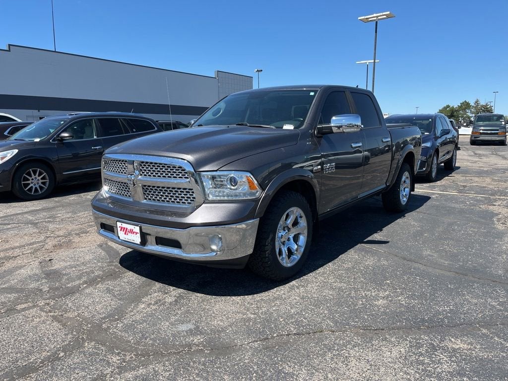 2017 RAM 1500 Laramie Crew Cab 4x4 5'7" Box