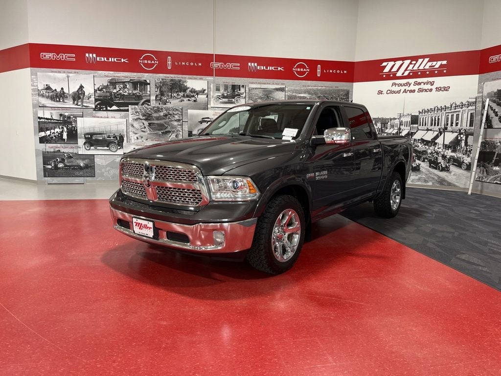 2017 RAM 1500 Laramie Crew Cab 4x4 5'7" Box