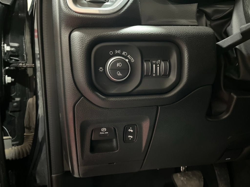 2023 RAM 1500 Laramie Crew Cab 4x4 5'7" Box