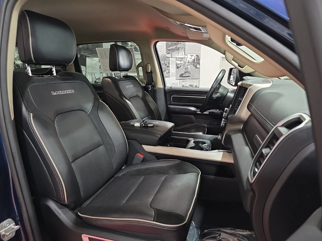 2020 RAM 1500 Laramie Crew Cab 4x4 5'7" Box