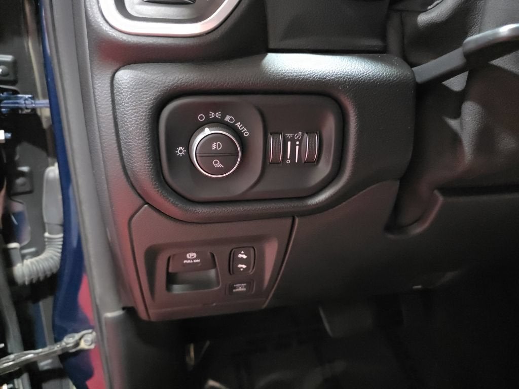2020 RAM 1500 Laramie Crew Cab 4x4 5'7" Box