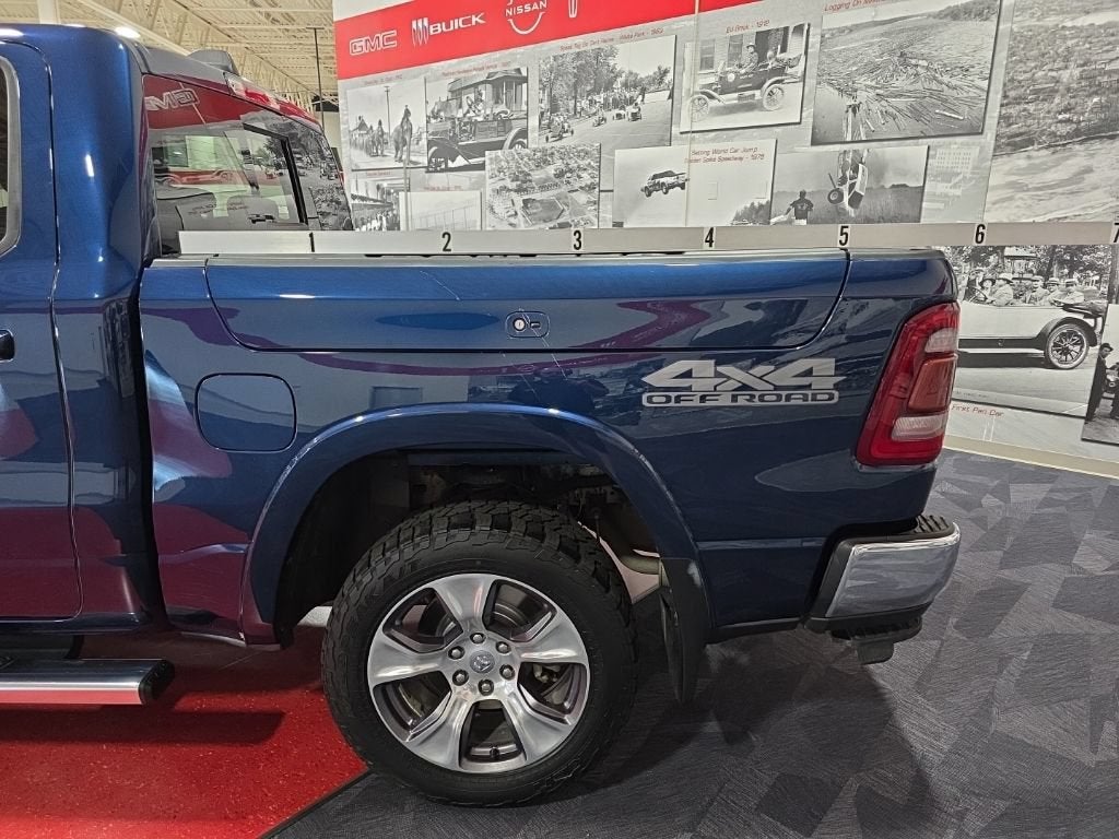 2020 RAM 1500 Laramie Crew Cab 4x4 5'7" Box