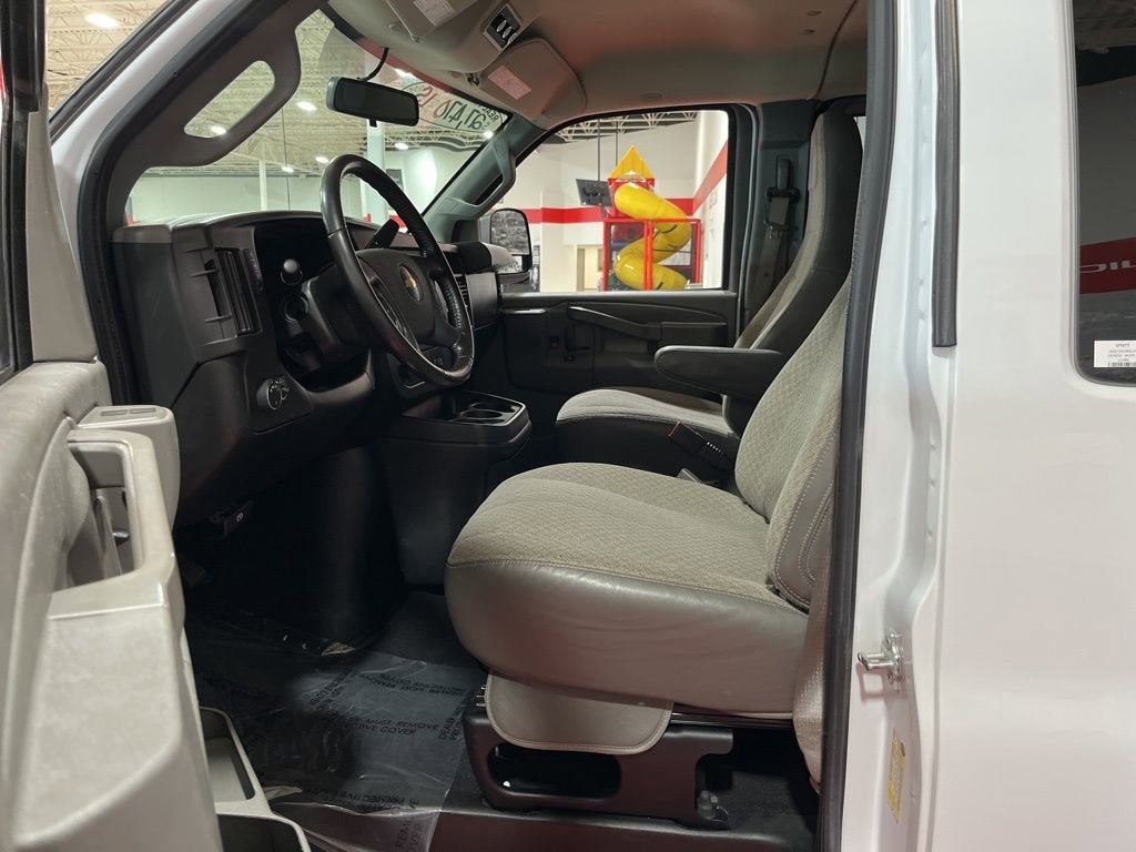 2020 Chevrolet Express Passenger 3500 1LS