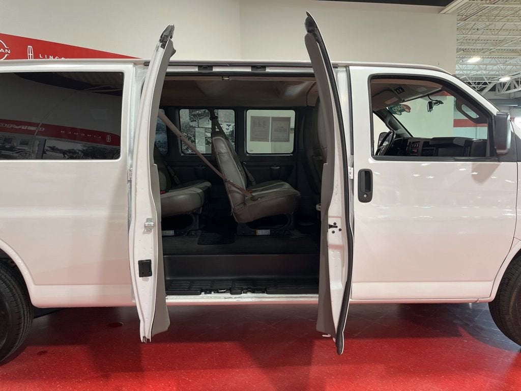 2020 Chevrolet Express Passenger 3500 1LS