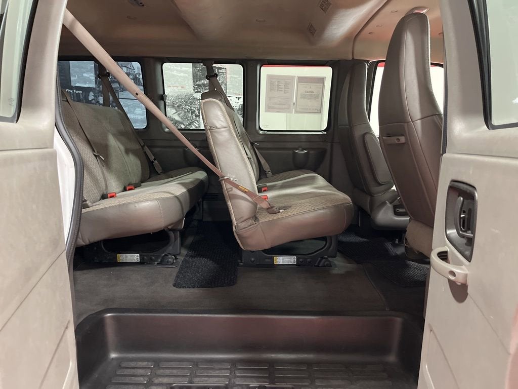 2020 Chevrolet Express Passenger 3500 1LS