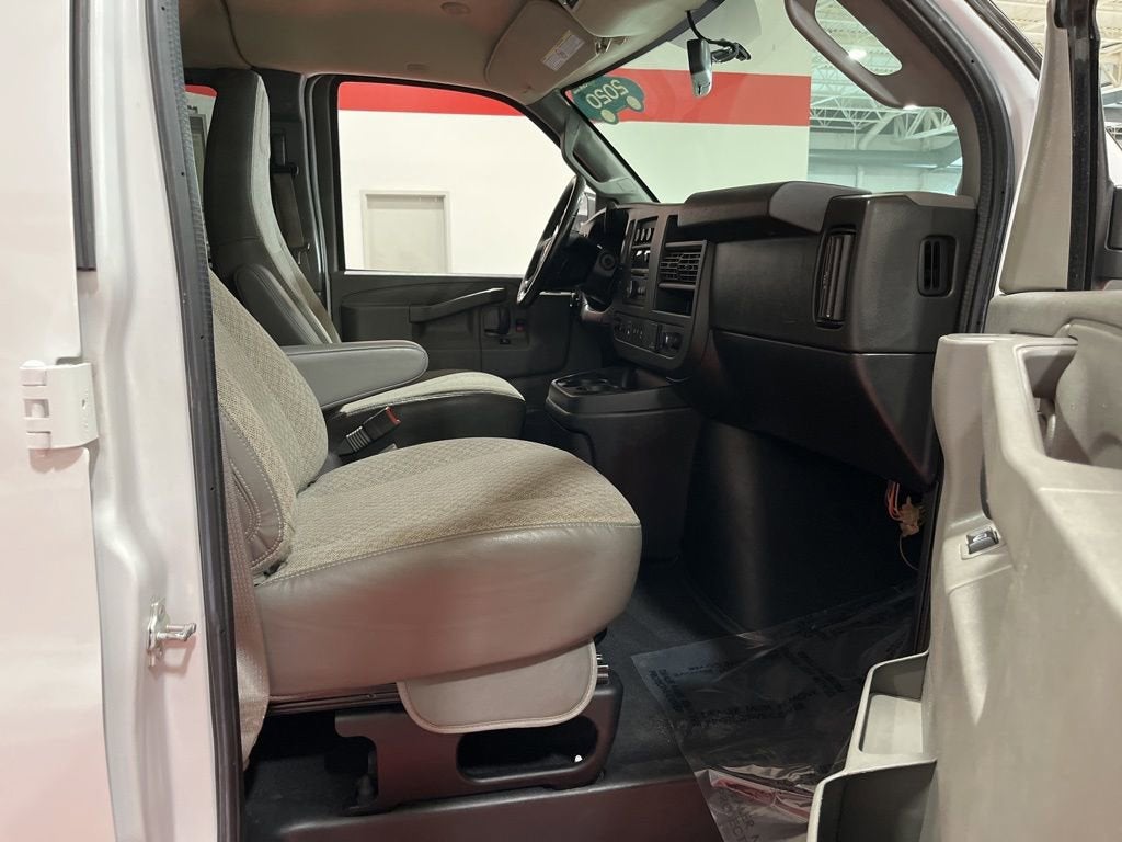 2020 Chevrolet Express Passenger 3500 1LS