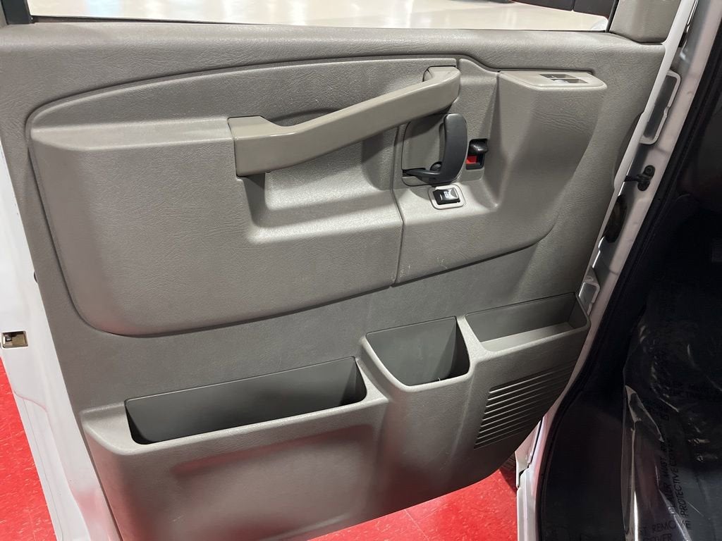 2020 Chevrolet Express Passenger 3500 1LS