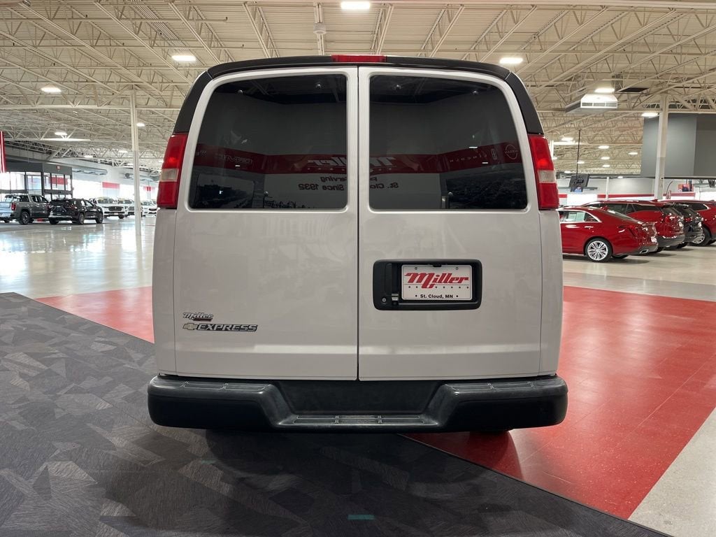 2020 Chevrolet Express Passenger 3500 1LS
