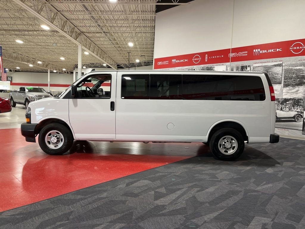 2020 Chevrolet Express Passenger 3500 1LS