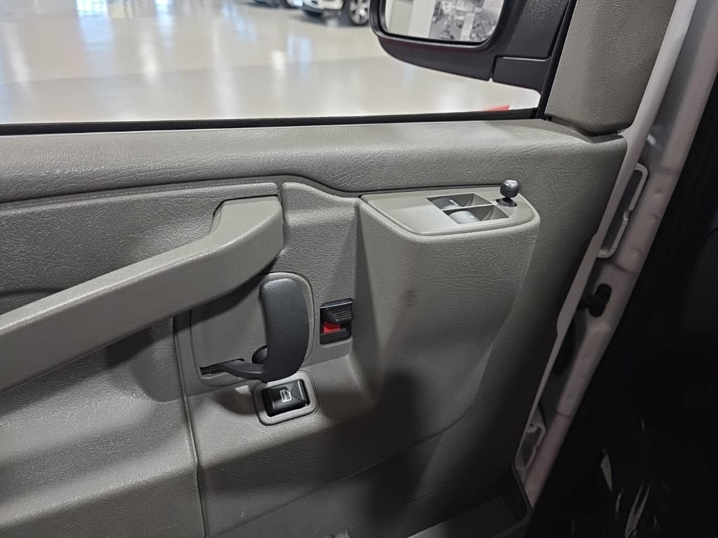 2023 Chevrolet Express Passenger 3500 LS