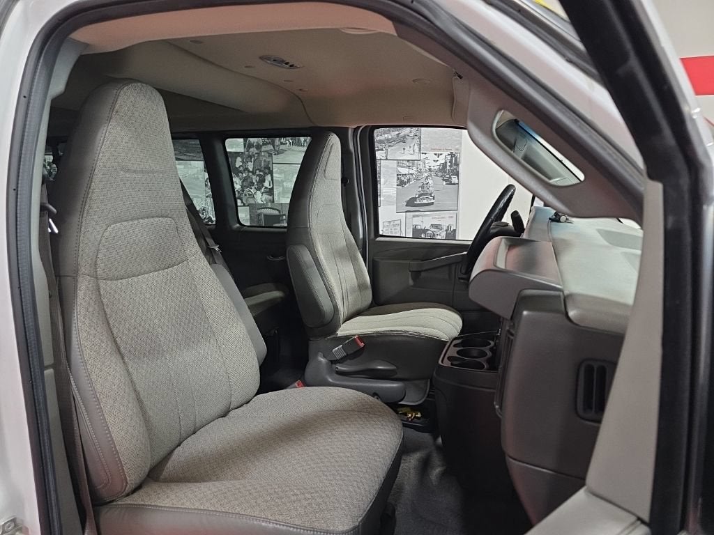 2023 Chevrolet Express Passenger 3500 LS