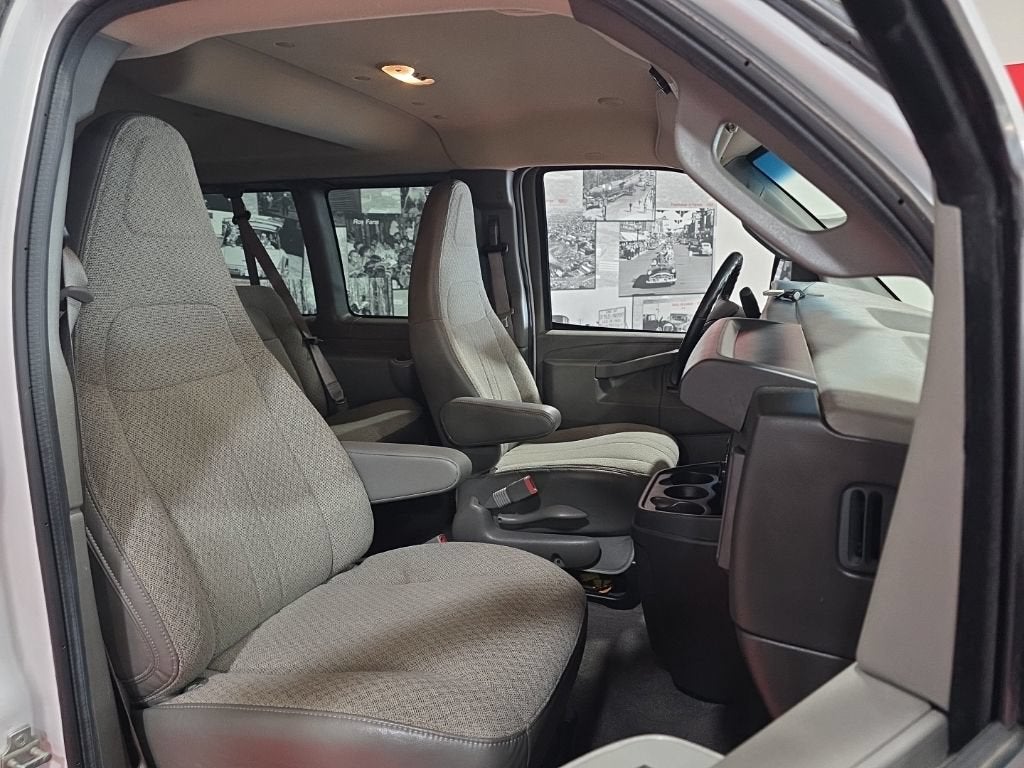 2023 Chevrolet Express Passenger 3500 LS