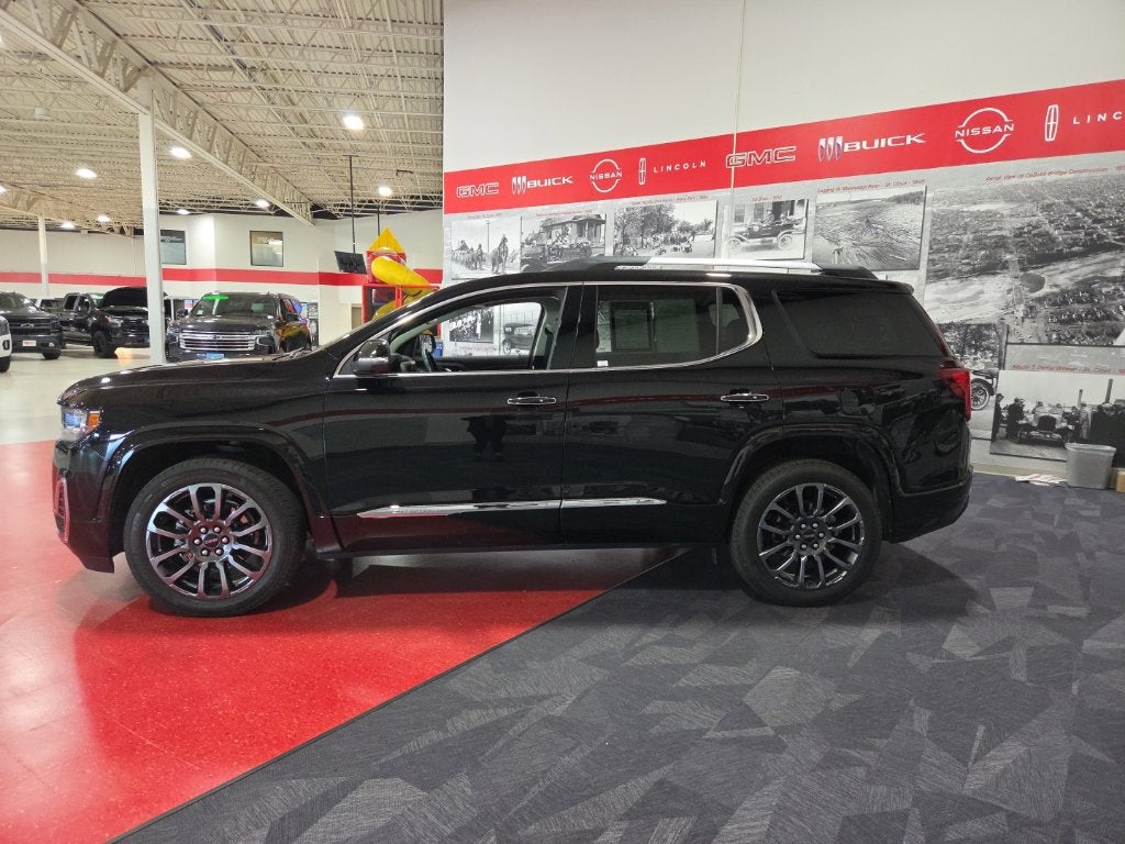 2023 GMC Acadia Denali