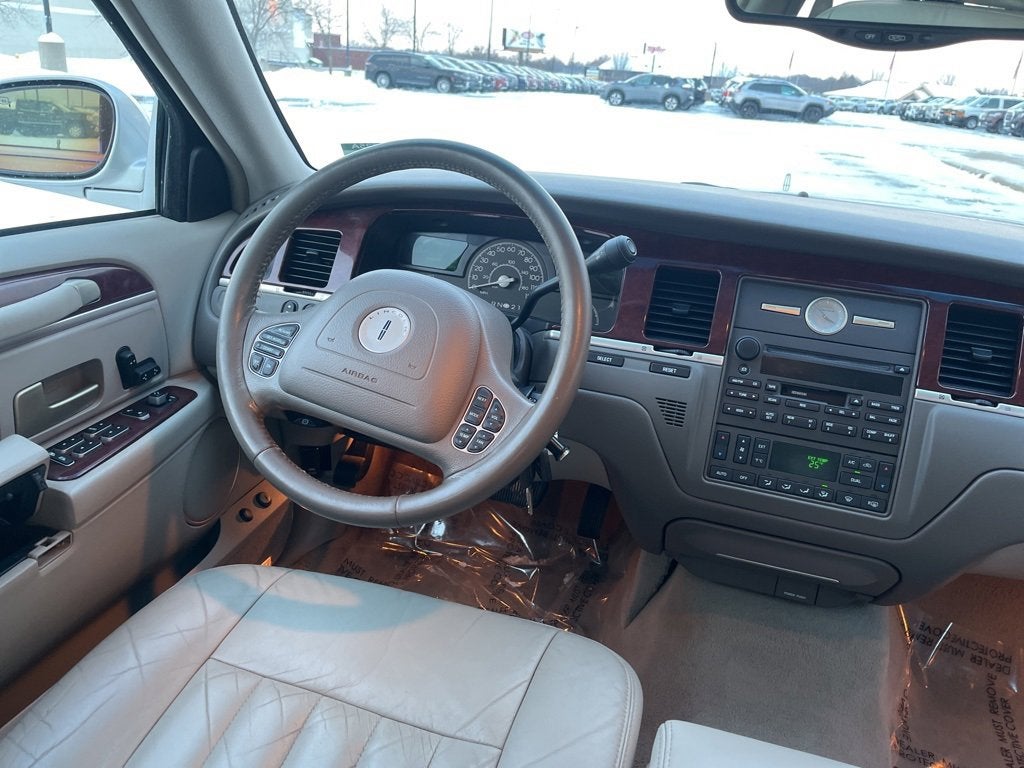 2004 Lincoln Town Car Signature