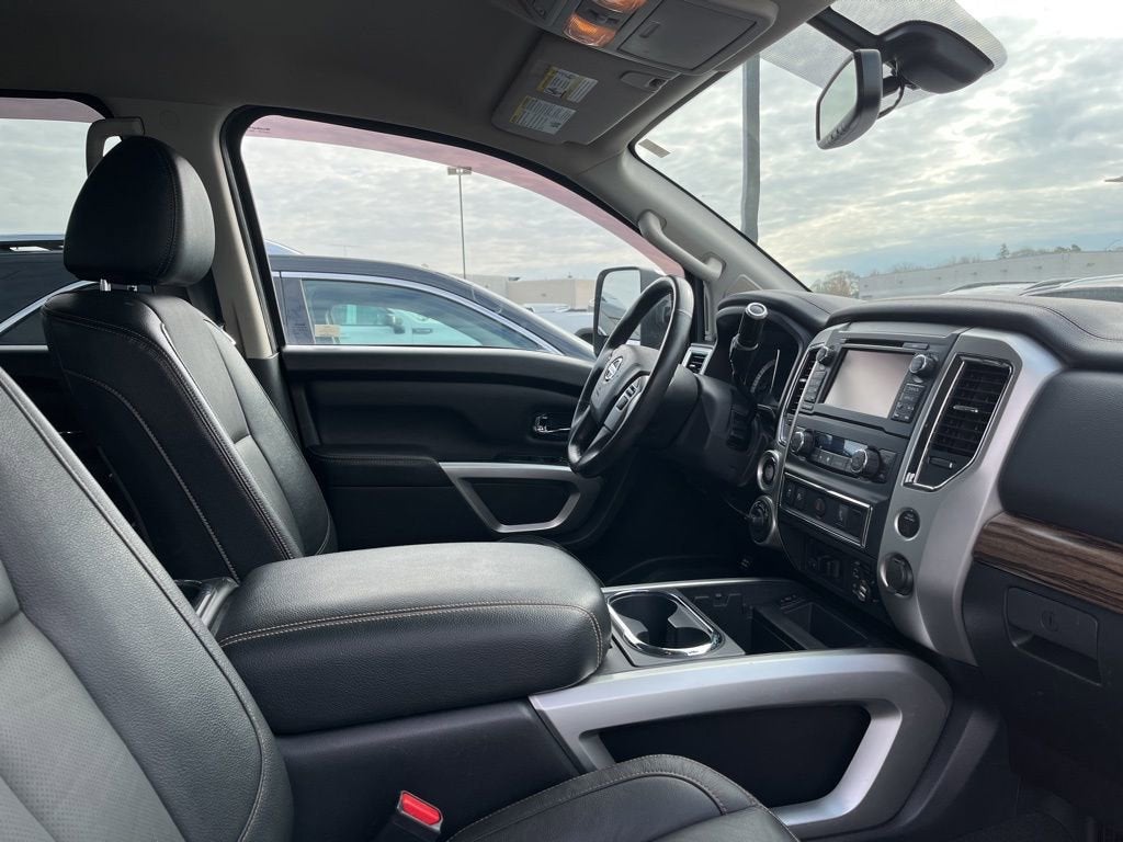 2017 Nissan TITAN SL
