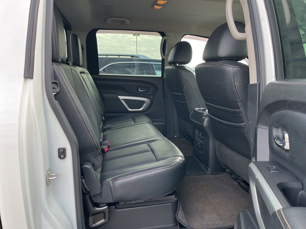 2017 Nissan TITAN SL