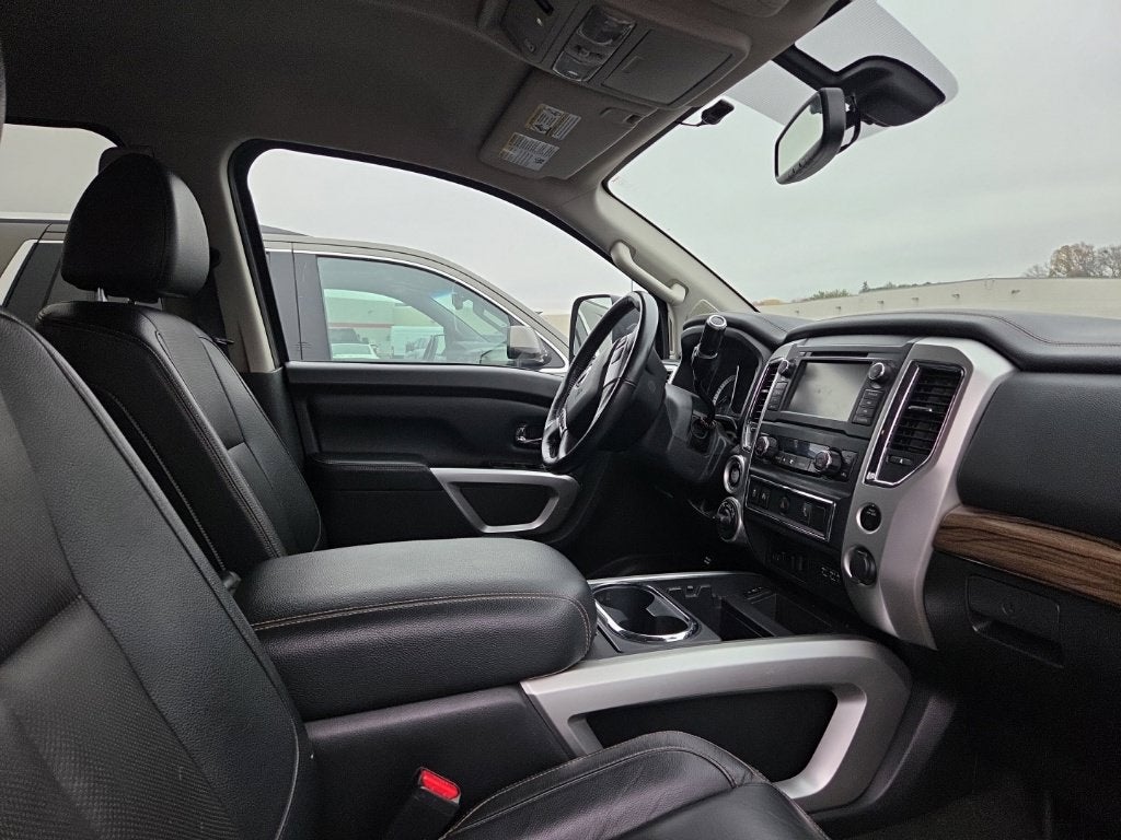 2019 Nissan TITAN SL