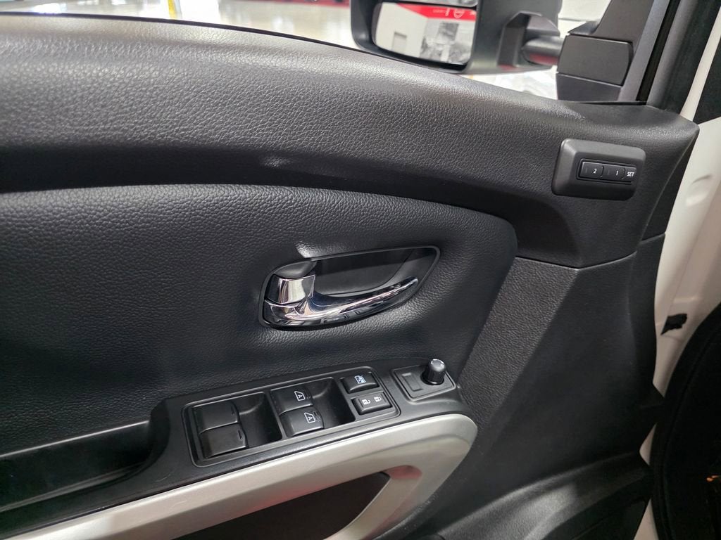 2017 Nissan Titan SL