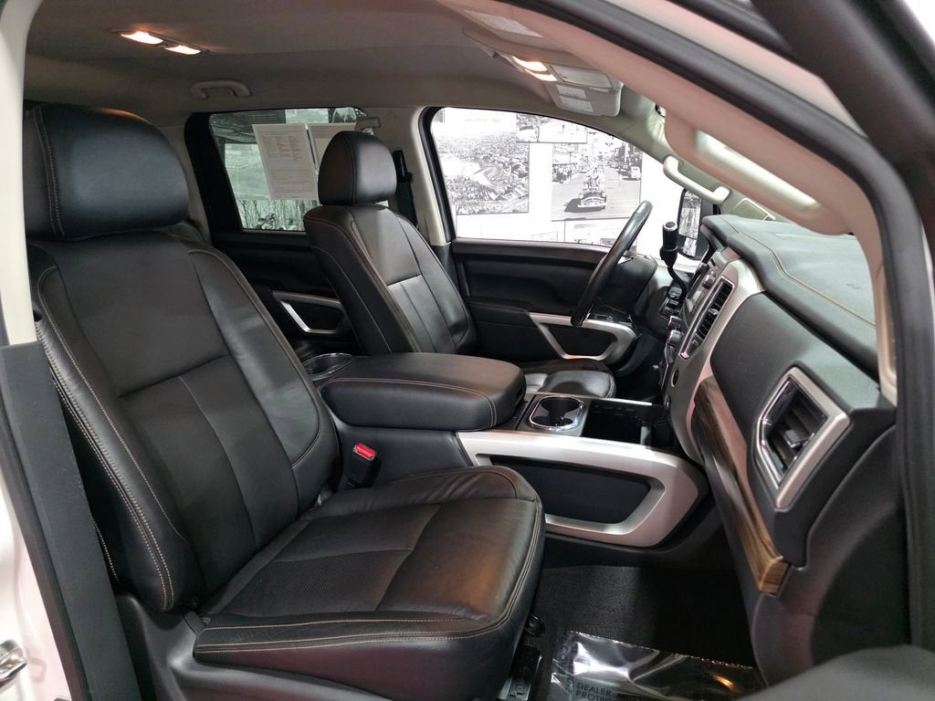 2017 Nissan Titan SL
