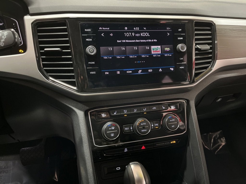 2022 Volkswagen Atlas 3.6L V6 SE w/Technology