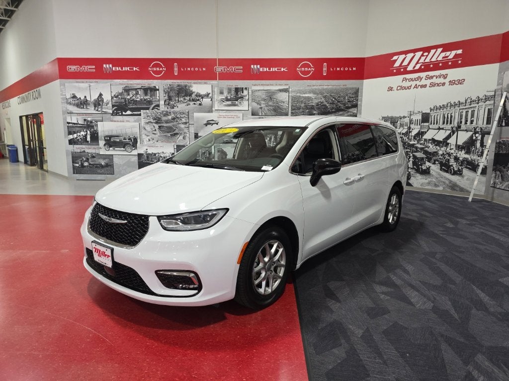 2024 Chrysler Pacifica Touring L