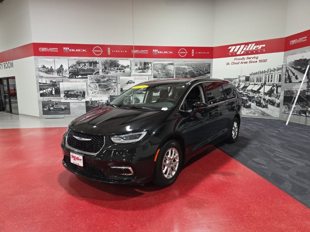 2023 Chrysler Pacifica Touring L