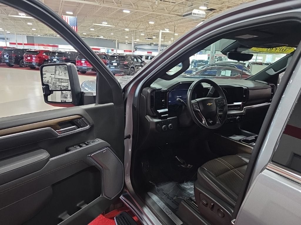 2025 Chevrolet Silverado 3500 HD High Country