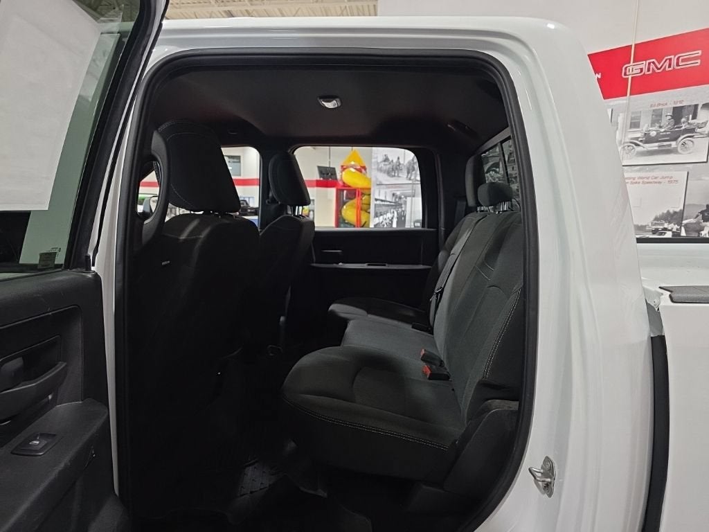 2022 RAM 3500 Tradesman Crew Cab 4x4 6'4" Box