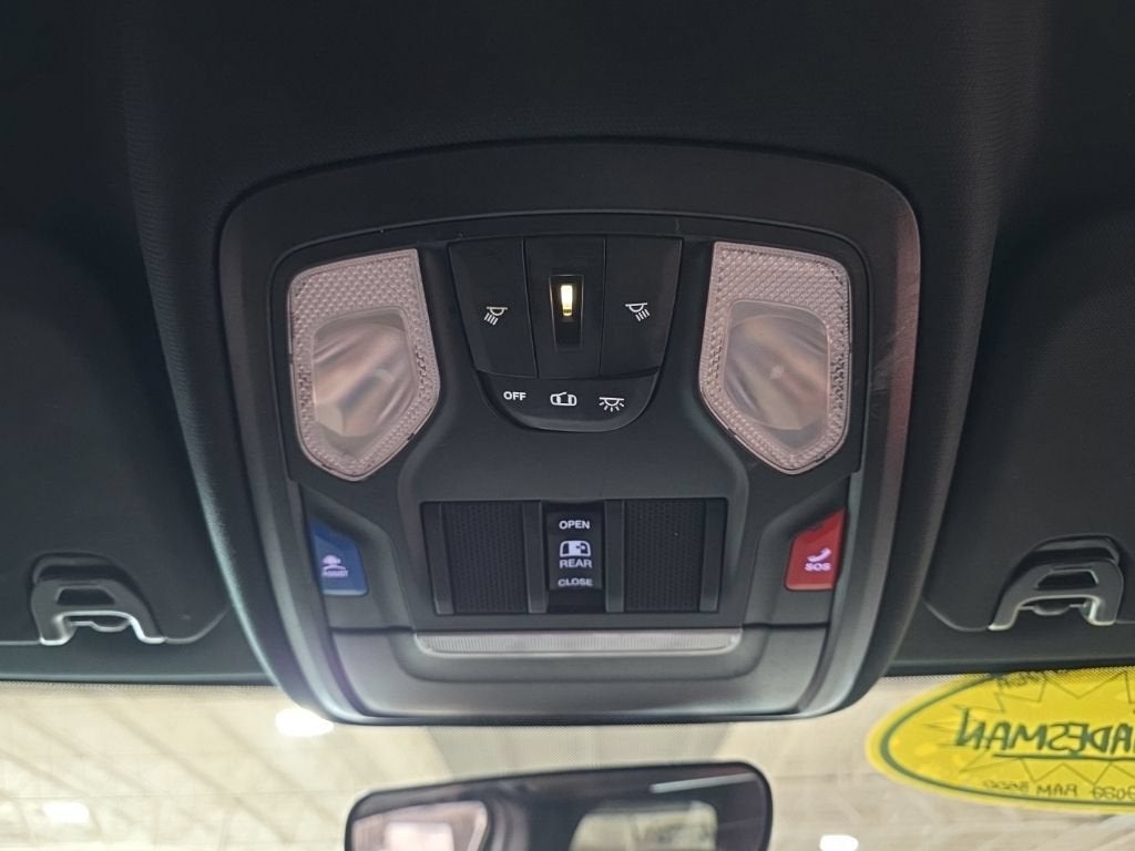 2022 RAM 3500 Tradesman Crew Cab 4x4 6'4" Box