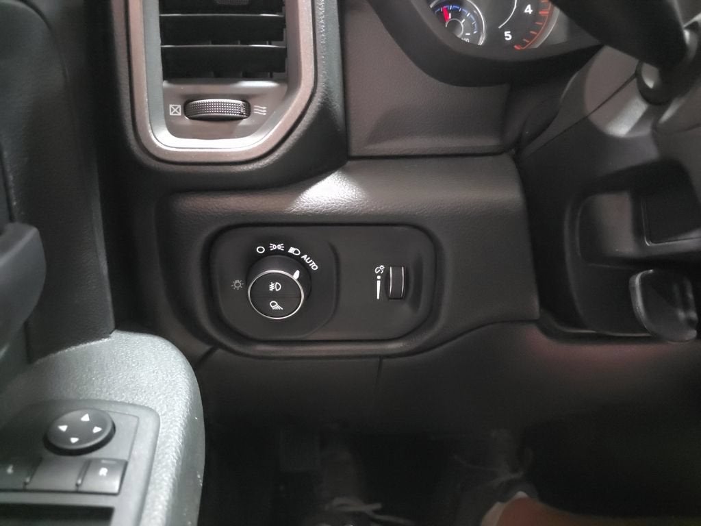2022 RAM 3500 Tradesman Crew Cab 4x4 6'4" Box