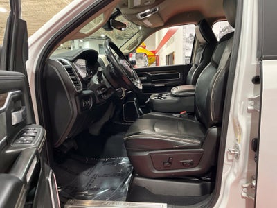 2019 RAM 3500 Laramie Crew Cab 4x4 8' Box