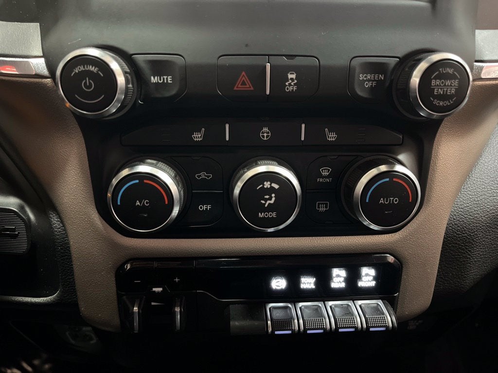 2019 RAM 3500 Laramie Crew Cab 4x4 8' Box