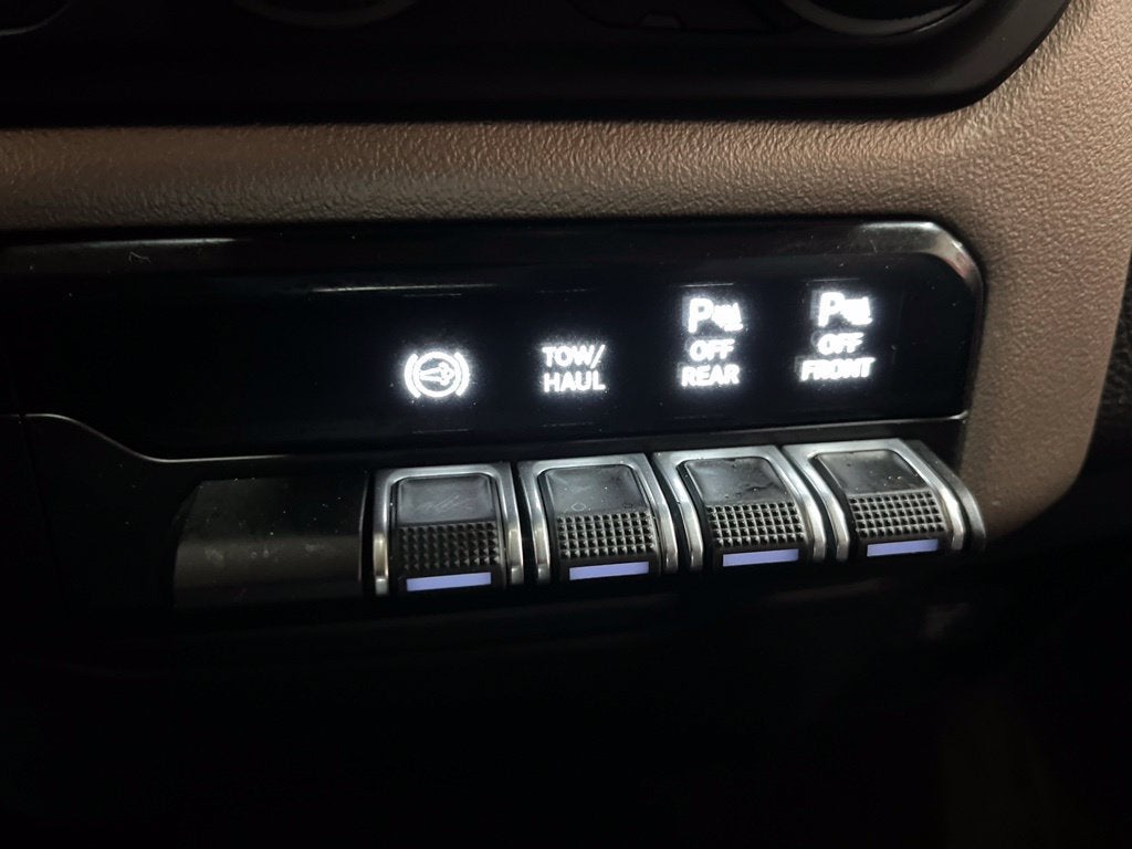 2019 RAM 3500 Laramie Crew Cab 4x4 8' Box