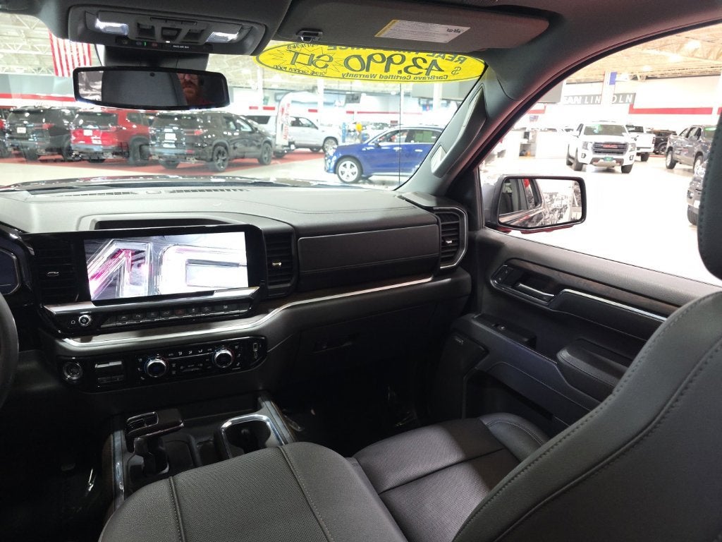 2025 GMC Sierra 1500 SLT