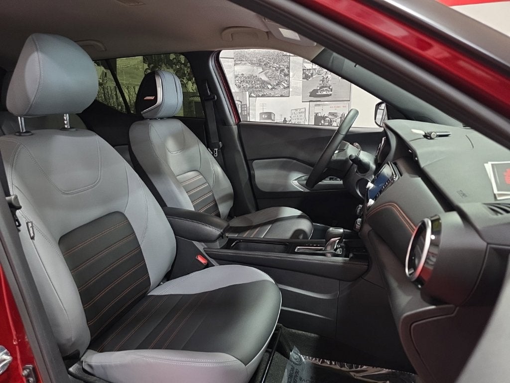 2024 Nissan Kicks SR Xtronic CVT