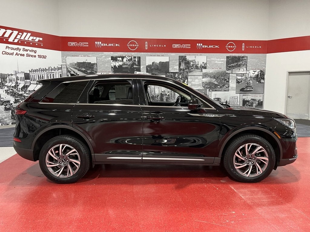 2023 Lincoln Corsair Standard