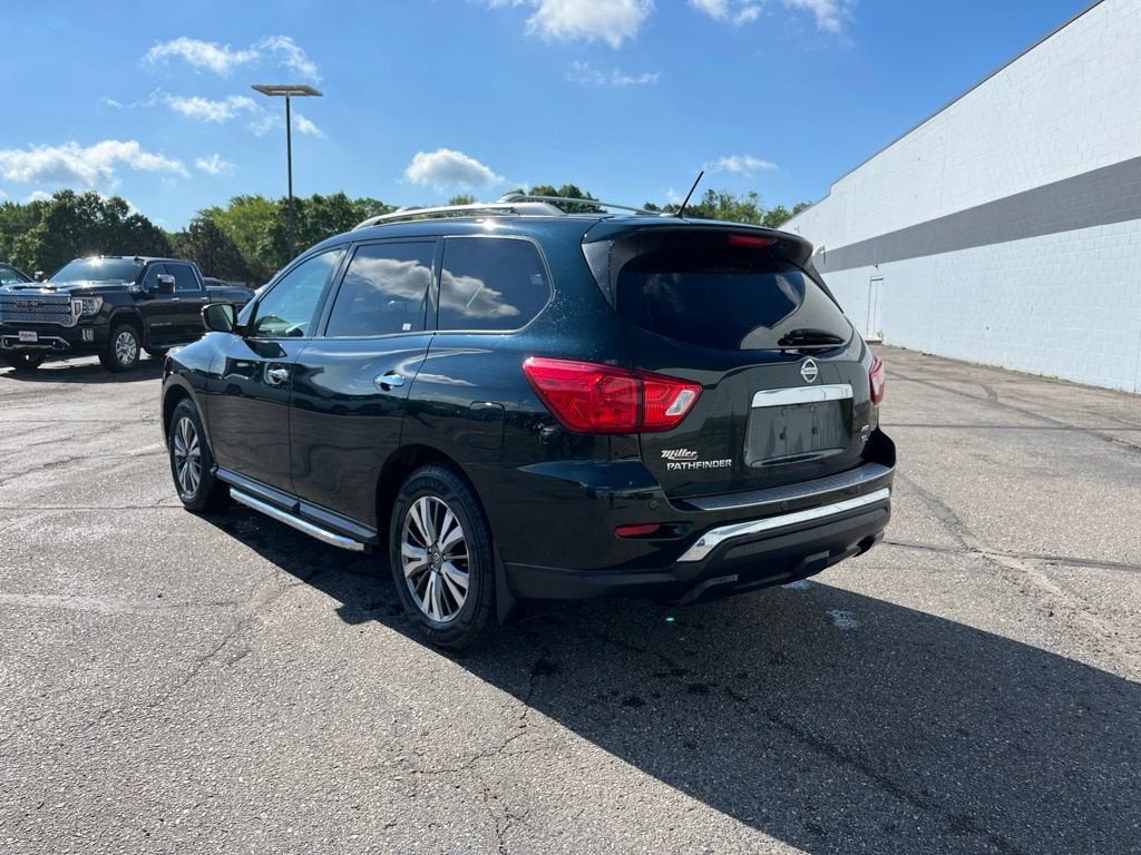 2018 Nissan Pathfinder SL