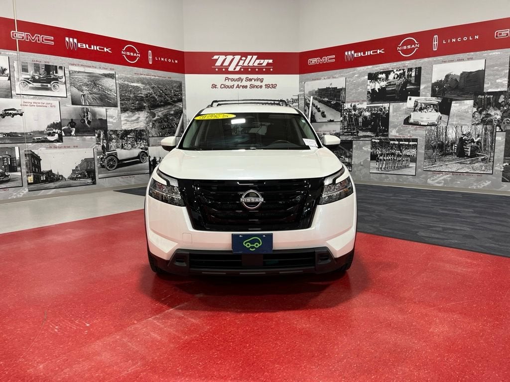 2022 Nissan Pathfinder SV