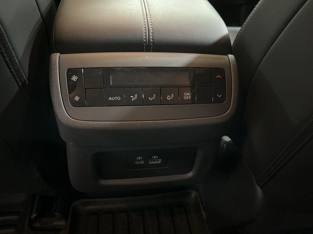 2025 Nissan Pathfinder SL 4WD