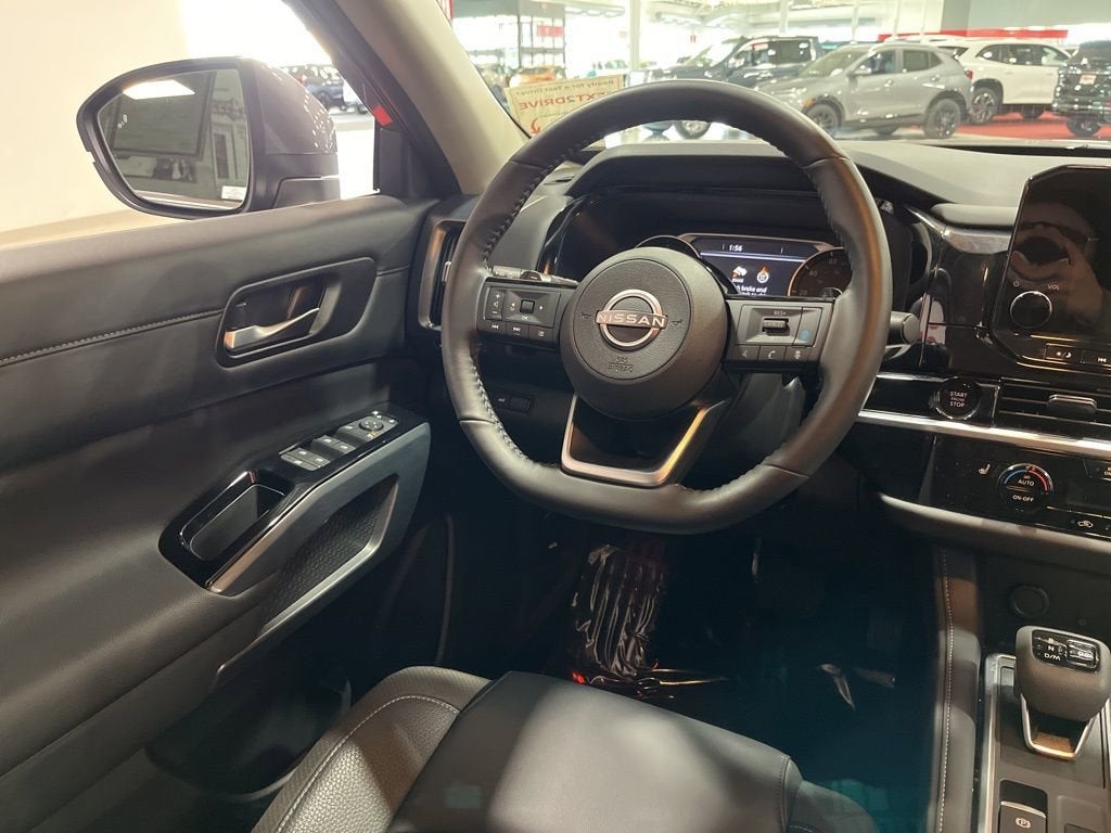 2025 Nissan Pathfinder SL 4WD