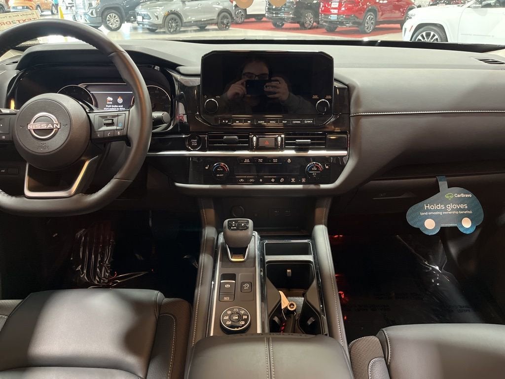 2025 Nissan Pathfinder SL 4WD
