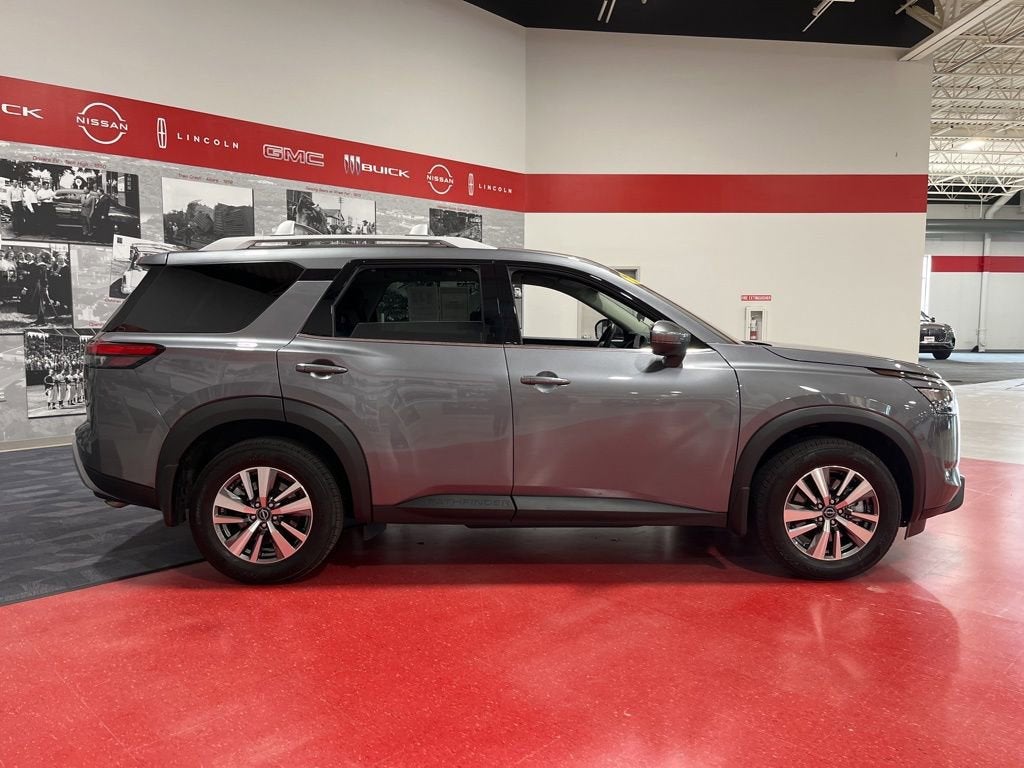 2025 Nissan Pathfinder SL 4WD